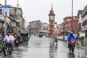 Rain hits Srinagar