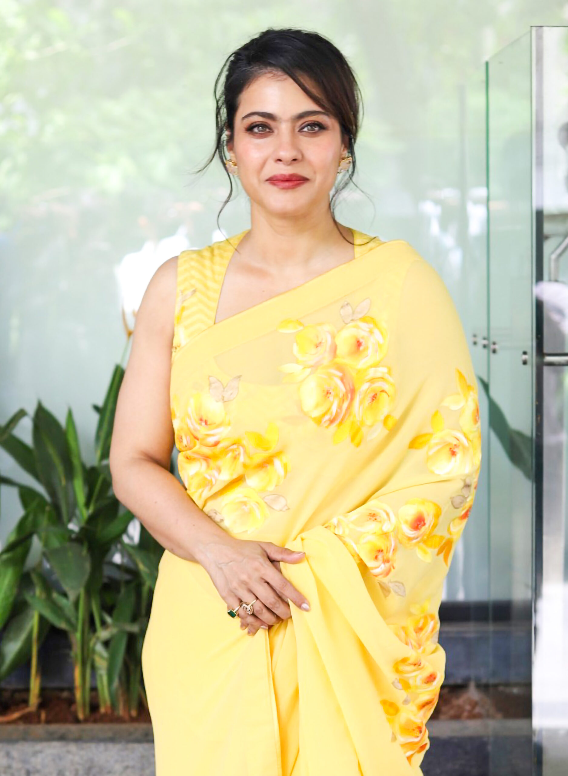 Mumbai: Kajol spotted in Juhu