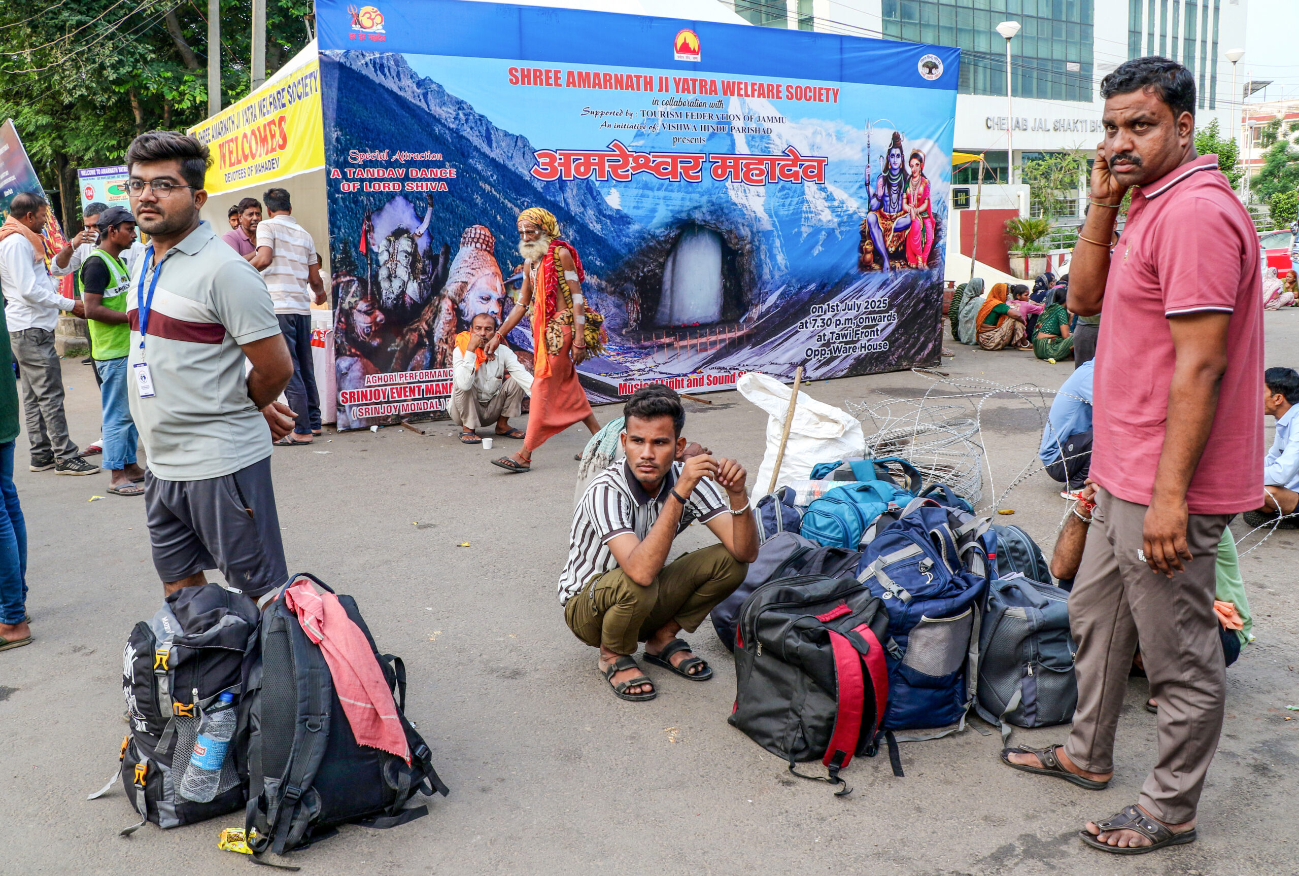 Jammu: Devotees Queue Up for Amarnath Yatra Registration