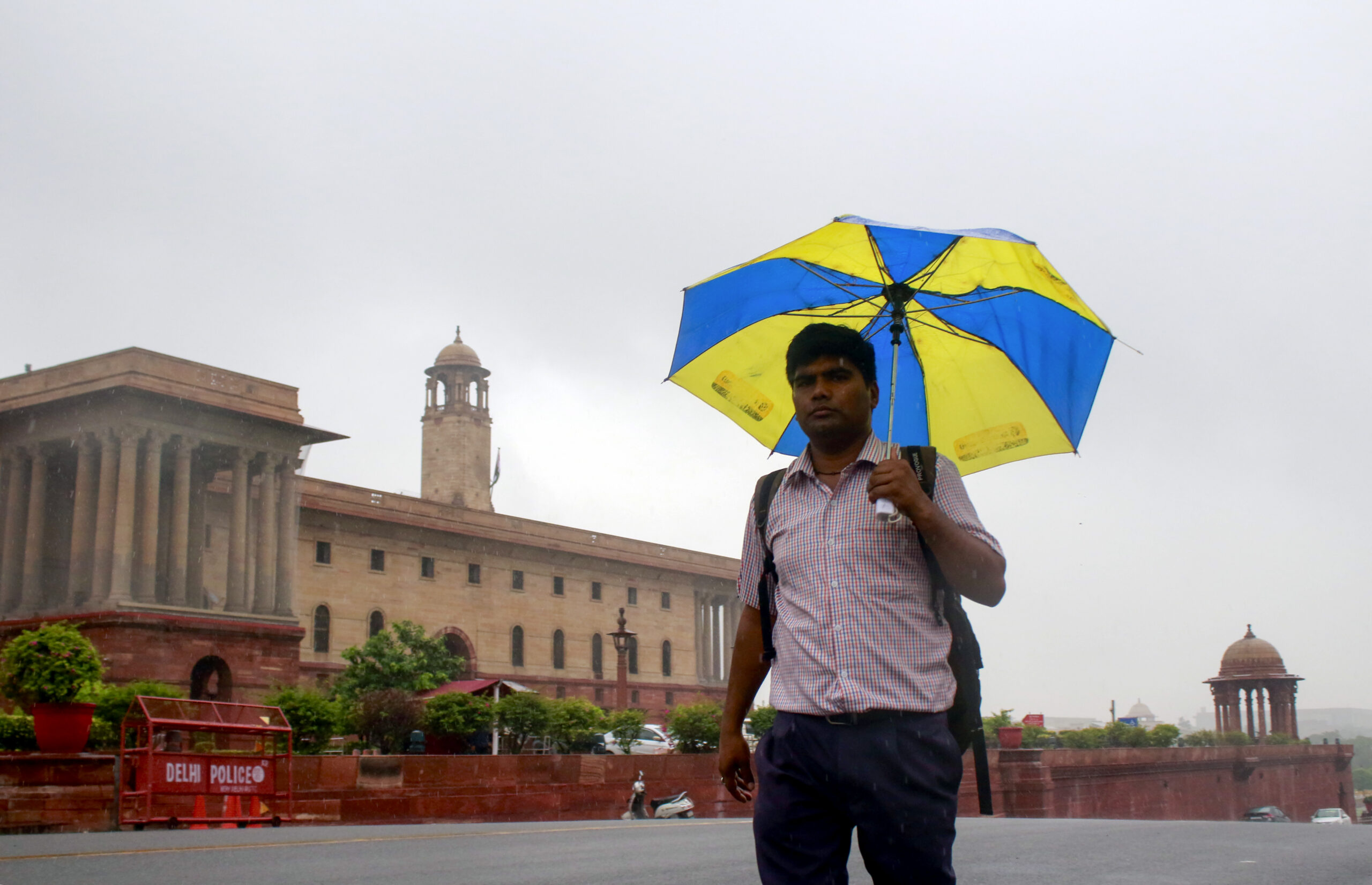 Rain lashes New Delhi
